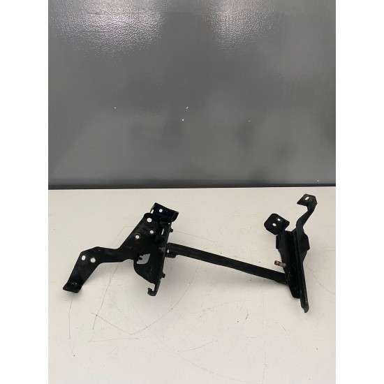 Radiator bracket VOLVO V90 2019 31368286 Radiator bracket VOLVO V90 2019 31368286