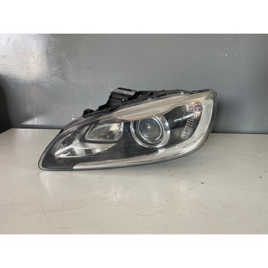 Left headlight with xenon 8 pins Volvo S60 V60 2014-20178 31395902 31698818 31698824 Left headlight with xenon 8 pins Volvo S60 V60 2014-20178 31395902 31698818 31698824