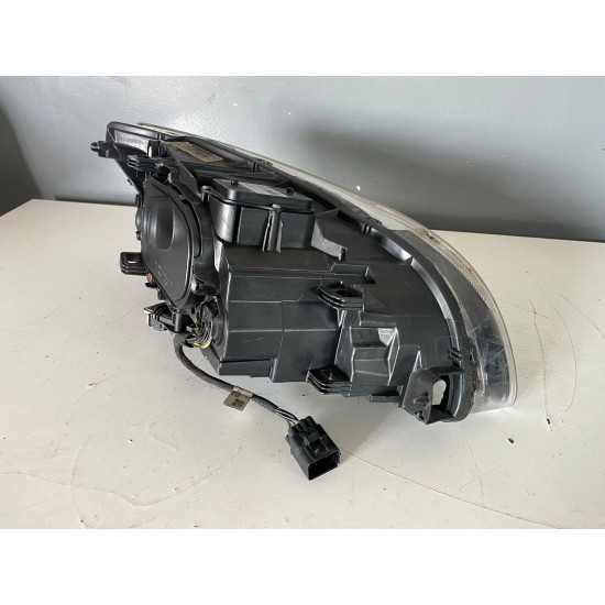 Left headlight with xenon 8 pins Volvo S60 V60 2014-20178 31395902 31698818 31698824 Left headlight with xenon 8 pins Volvo S60 V60 2014-20178 31395902 31698818 31698824