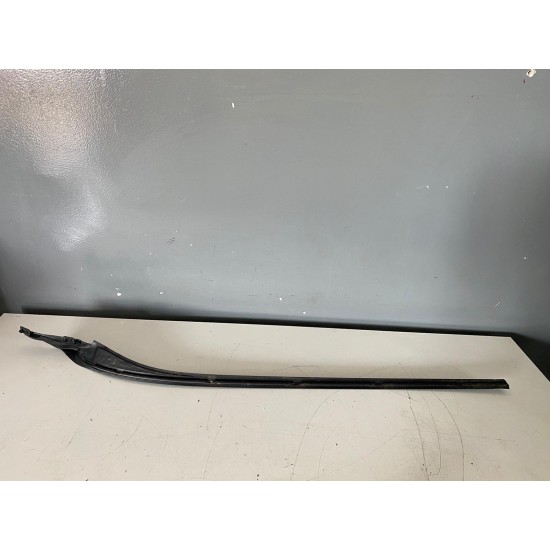 Windshield front right trim Volvo S60 V60 2011-2018 31335865 31416141 Windshield front right trim Volvo S60 V60 2011-2018 31335865 31416141