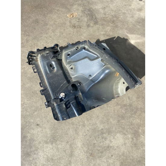 Mounting Bracket Left VOLVO XC40 C40 2018+ 