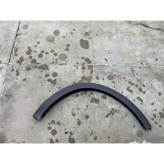 Bandou overfender aripa stanga spate Volvo XC40 2019 31448328