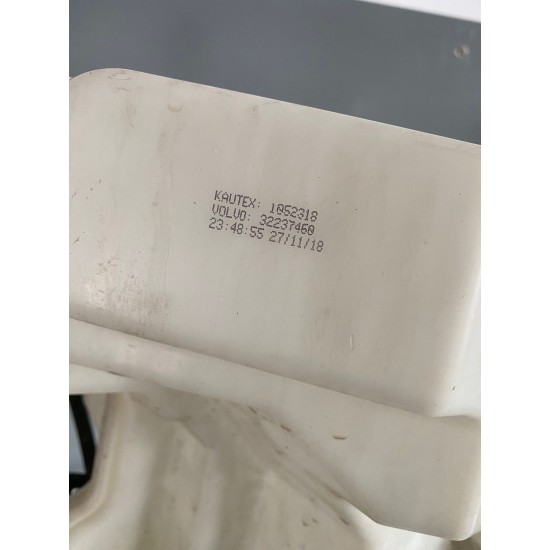 Vas spalator cu pompita si furtune VOLVO XC40 2019 32237459 32237460 