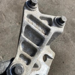 Catalytic Converter Lower Bracket Volvo S60 V60 S90 V90 XC40 XC60 XC90 2016-2023 31439850 