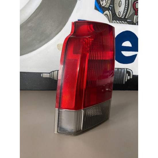 Left taillight Volvo Volvo V70 XC70 2000-2007 9154497 9154501 17251