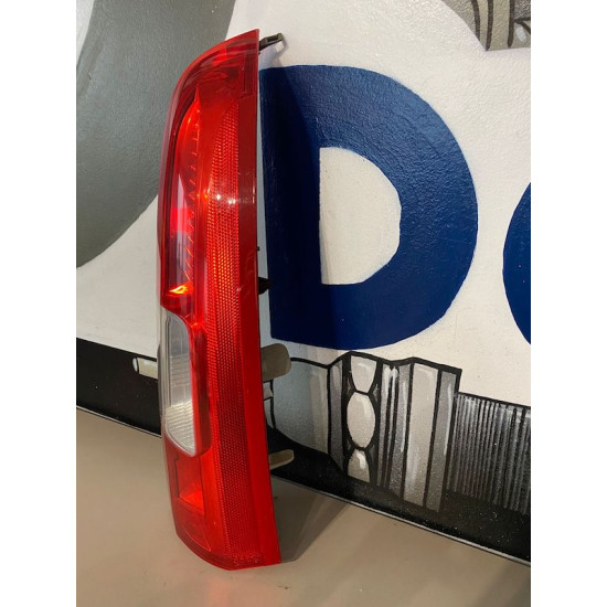 Right taillight Volvo V70 XC70 2004-2007 160986 9483689 30655375 17271