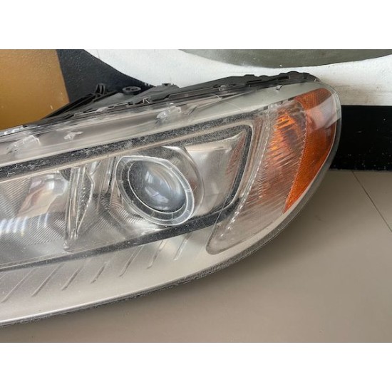 Left xenon headlight Volvo S80 V70 XC70 2012-2014 31383540