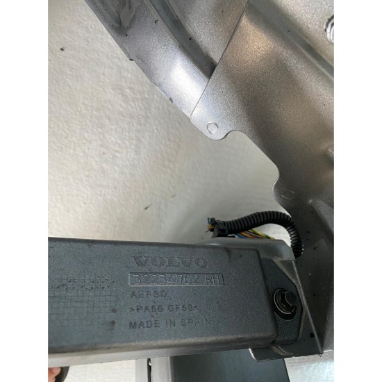 Trager cu armatura radiatoare si clapeti VOLVO XC40 32277211 32234762 32234761 31457751 32222108 