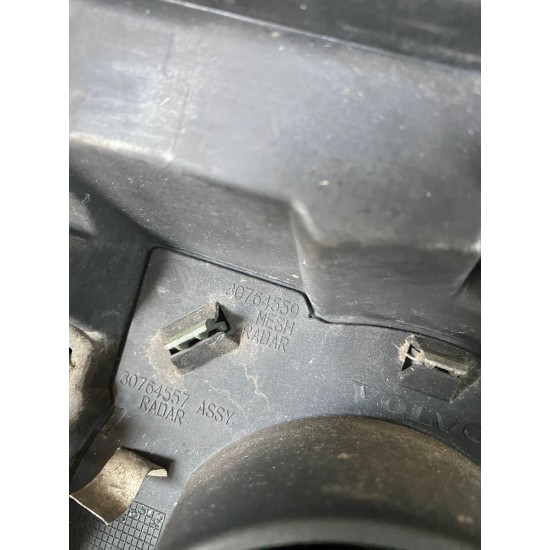 Grila cu radar distronic Volvo XC60 2008-2013 30764559 30764557
