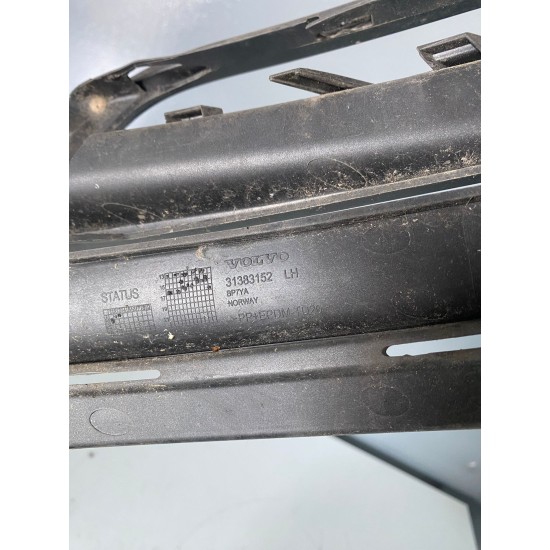 Grila bara fata stanga VOLVO S60 V60 2011-2018 31383152 Grila bara fata stanga VOLVO S60 V60 2011-2018 31383152