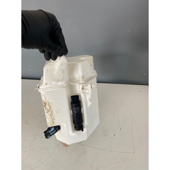 Water Tank Volvo S80 V70 XC70 30784233 30784234 Water Tank Volvo S80 V70 XC70 30784233 30784234