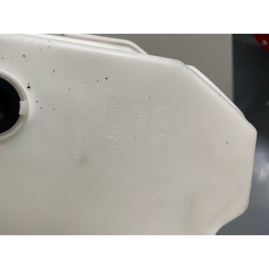 Water Tank Volvo S80 V70 XC70 30784233 30784234 Water Tank Volvo S80 V70 XC70 30784233 30784234