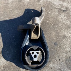 Bracket torque arm lower VOLVO V50 2006 30723850 9487349