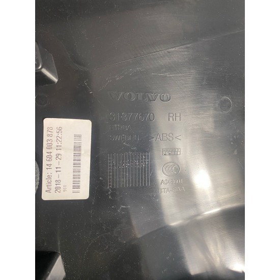 Ornament capat partea de jos stalp dreapta interior VOLVO V90 31377670 39835244