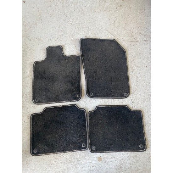 Set of mats textile with white seam VOLVO S90 V90 R-DESIGN 32216186 32216185 Set of mats textile with white seam VOLVO S90 V90 R-DESIGN 32216186 32216185