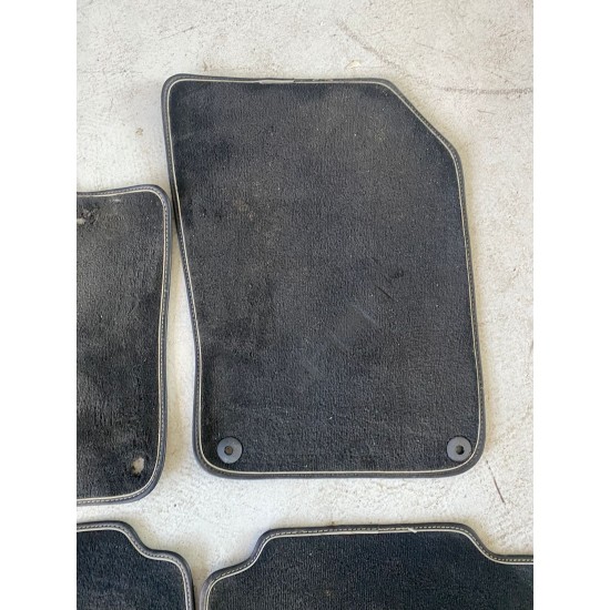 Set of mats textile with white seam VOLVO S90 V90 R-DESIGN 32216186 32216185 Set of mats textile with white seam VOLVO S90 V90 R-DESIGN 32216186 32216185