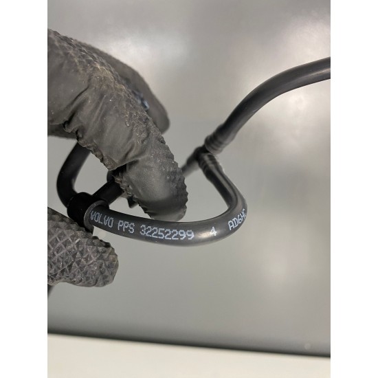 Bleeder hose radiator VOLVO V90 2019 32252299 32138231 Bleeder hose radiator VOLVO V90 2019 32252299 32138231