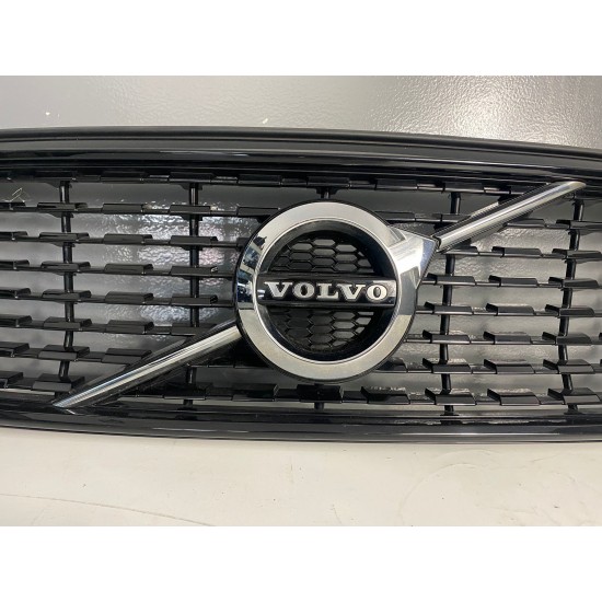 Grila bara fata R-Design Volvo XC40 2018-2022 31457346 31479416 31479421 31457343 31656582 Grila bara fata R-Design Volvo XC40 2018-2022 31457346 31479416 31479421 31457343 31656582