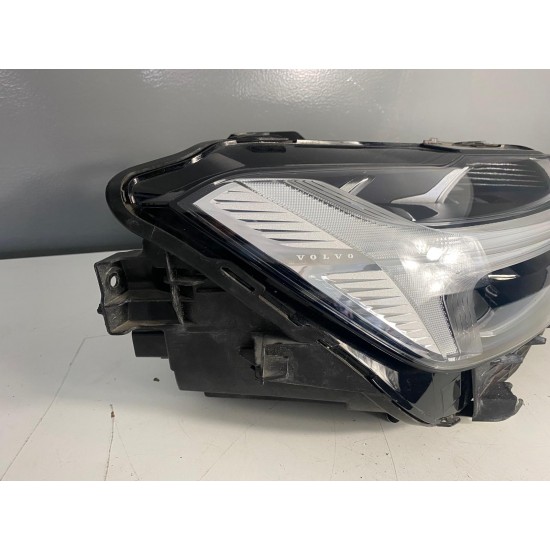 Far dreapta MID LED LHD VOLVO XC60 2018+ 32133545