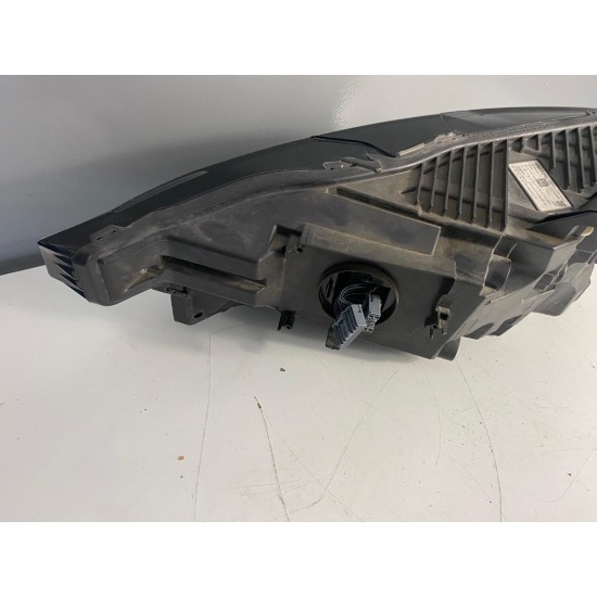 Far dreapta MID LED LHD VOLVO XC60 2018+ 32133545
