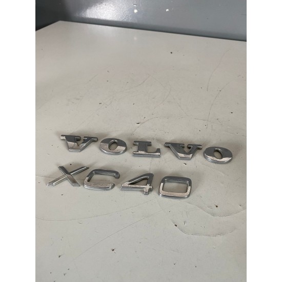 Emblema haion litere scris insigna VOLVO XC40 2018+31213612 31457467