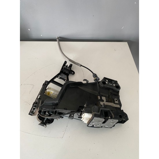 Front left door lock mechanism Volvo S60 V60 S90 V90 XC60 XC90 V60CC XC40 31349890 32353631 31440997 Front left door lock mechanism Volvo S60 V60 S90 V90 XC60 XC90 V60CC XC40 31349890 32353631 31440997