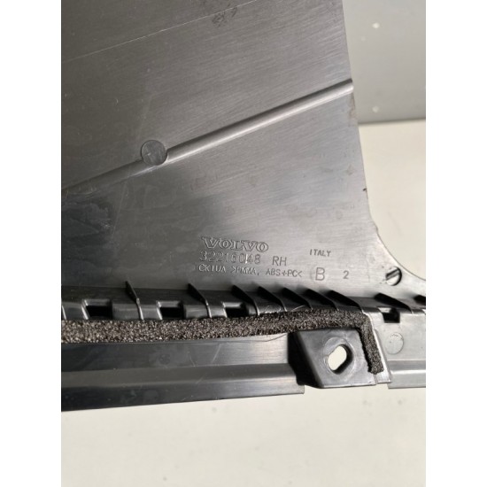 Ornament usa dreapta spate Volvo XC60 2018+ 32216048