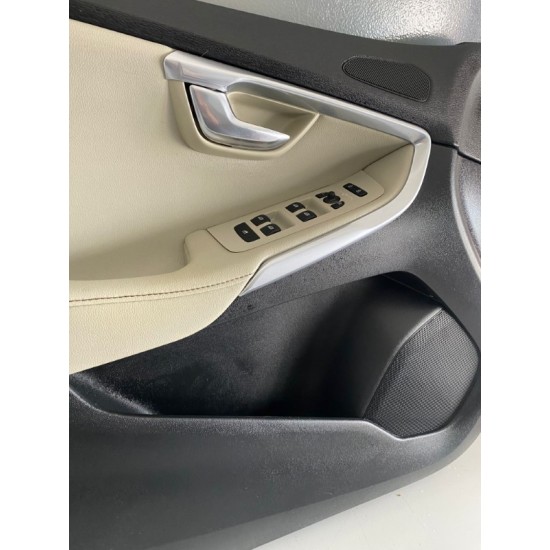 Fata de usa stanga fata Volvo V40 V40CC 2012-2019 1319932 39815586 Fata de usa stanga fata Volvo V40 V40CC 2012-2019 1319932 39815586