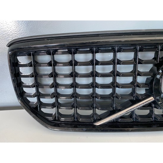 Grila bara fata VOLVO XC40 FACELIFT R-DESIGN 2022+ 32291465 32409406 Grila bara fata VOLVO XC40 FACELIFT R-DESIGN 2022+ 32291465 32409406