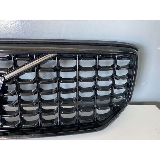 Grila bara fata VOLVO XC40 FACELIFT R-DESIGN 2022+ 32291465 32409406 Grila bara fata VOLVO XC40 FACELIFT R-DESIGN 2022+ 32291465 32409406