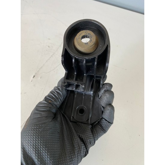 Bracket. Air Cleaner and Throttle Housing VOLVO XC60 XC90 V90 V90 CC S90 31370344 31439663