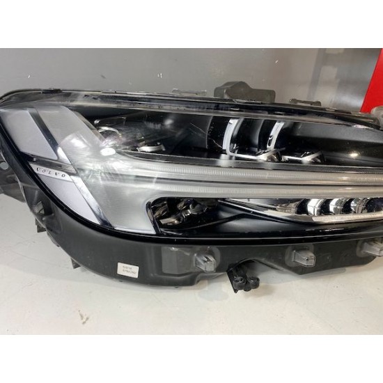 Front right headlight FULL LED Volvo V90 S90 2017+ 31386165 Front right headlight FULL LED Volvo V90 S90 2017+ 31386165
