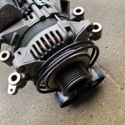 Alternator VOLVO V60CC MILD HYBRID 2021 32301041