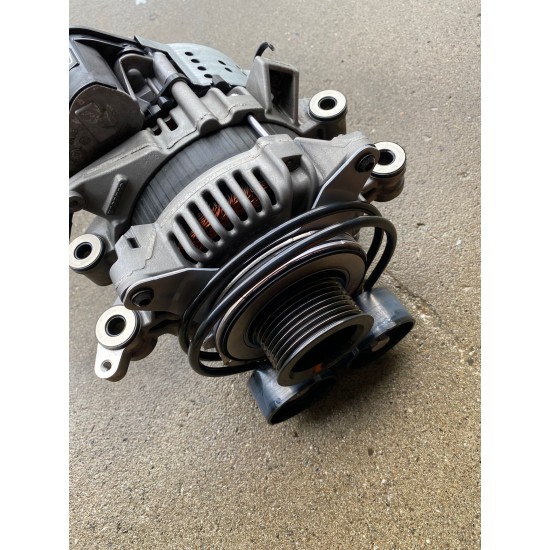 Alternator VOLVO V60CC MILD HYBRID 2021 32301041