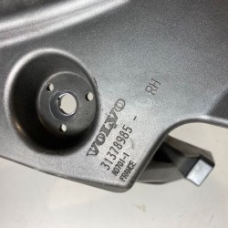 Fender bracket front right S90 V90 2016+ 31378985