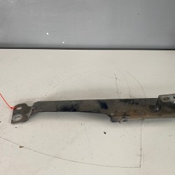 FRONT RIGHT FENDER WING HOLDER BRACKET Volvo S60 V60 V60CC 31468234