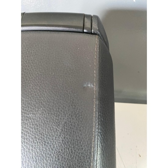 Arm rest Volvo XC90 2003-2014 39987702 Arm rest Volvo XC90 2003-2014 39987702