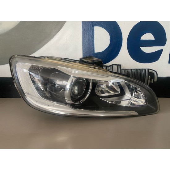 Right headlight with xenon Volvo S60, V60 2014-2017 31420262