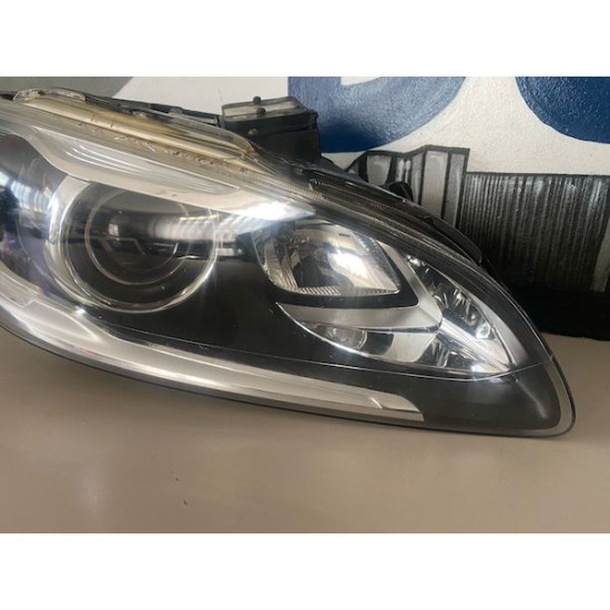 Right headlight with xenon Volvo S60, V60 2014-2017 31420262