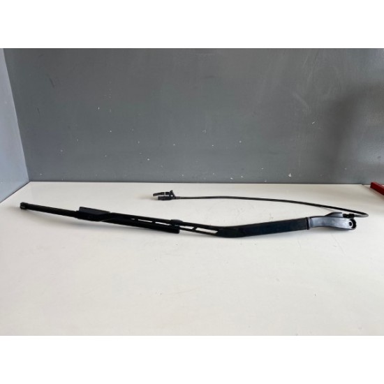 Wiper arm right front windscreen VOLVO S90 V90 XC90 2016+ 31395052 31391847 Wiper arm right front windscreen VOLVO S90 V90 XC90 2016+ 31395052 31391847