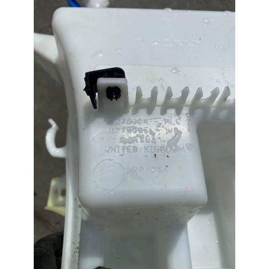 Winsdscreen washer reservoir Volvo V40 V40CC 31276094 31276095 31391616 31276097 31276096