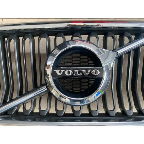 Front upper grille Volvo XC40 2018 31656581, 31457345