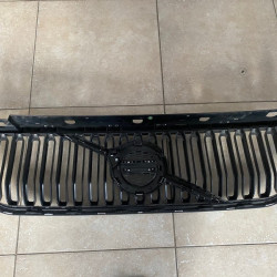 Front upper grille Volvo XC40 2018 31656581, 31457345