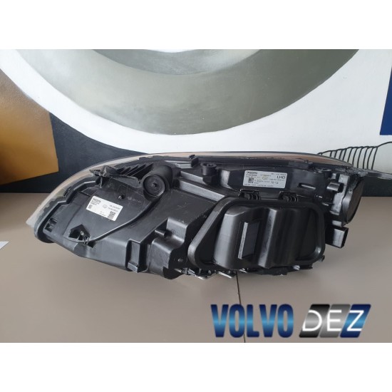 Right xenon headlight VOLVO V40 V40CC 31420008 Right xenon headlight VOLVO V40 V40CC 31420008