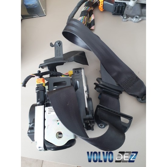 Right front seatbelt VOLVO XC60 32239267