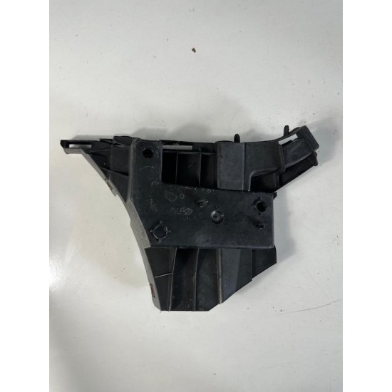 Front left fender bumper bracket Volvo V70 S80 30796422 Front left fender bumper bracket Volvo V70 S80 30796422
