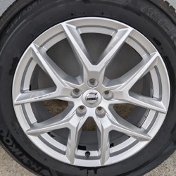 Volvo OEM Wheels 5-spoke Y 18" Alloys XC40 XC60 XC70 tires 235/60R18 Hankook 2024 - 31423851